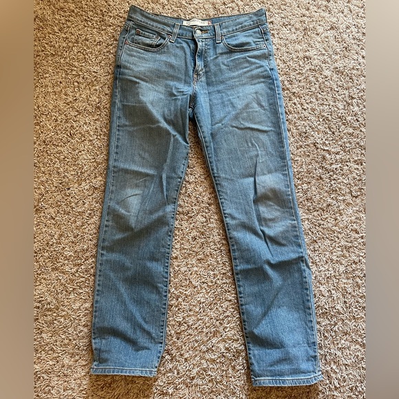 Size 8 Levi Straight Leg Jeans - Picture 4 of 5